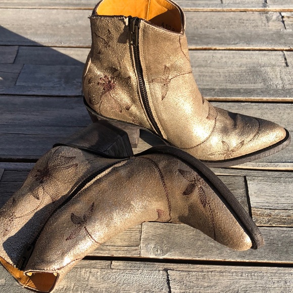 Old Gringo “Flora Loca” golden embroidered boots. New in box! - Picture 4 of 9